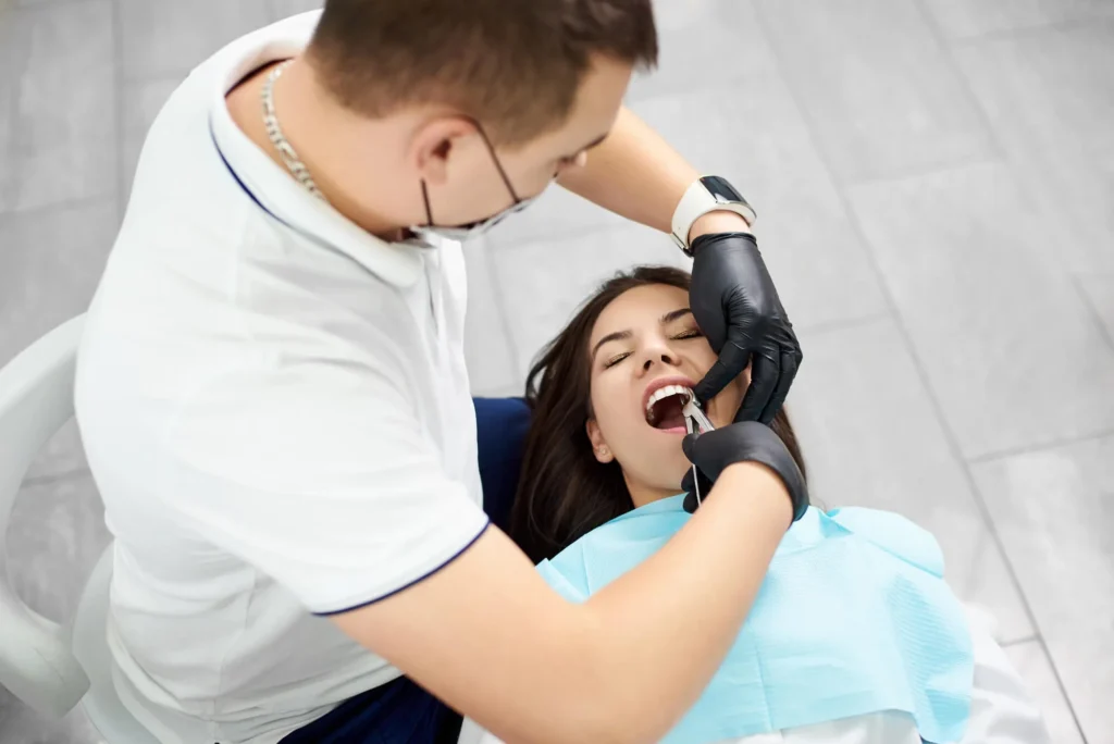 emergency dentist mirama at work