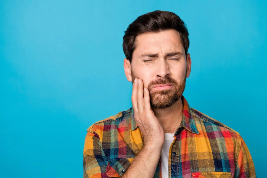 man in pain needs to see an emergency dentist mirama