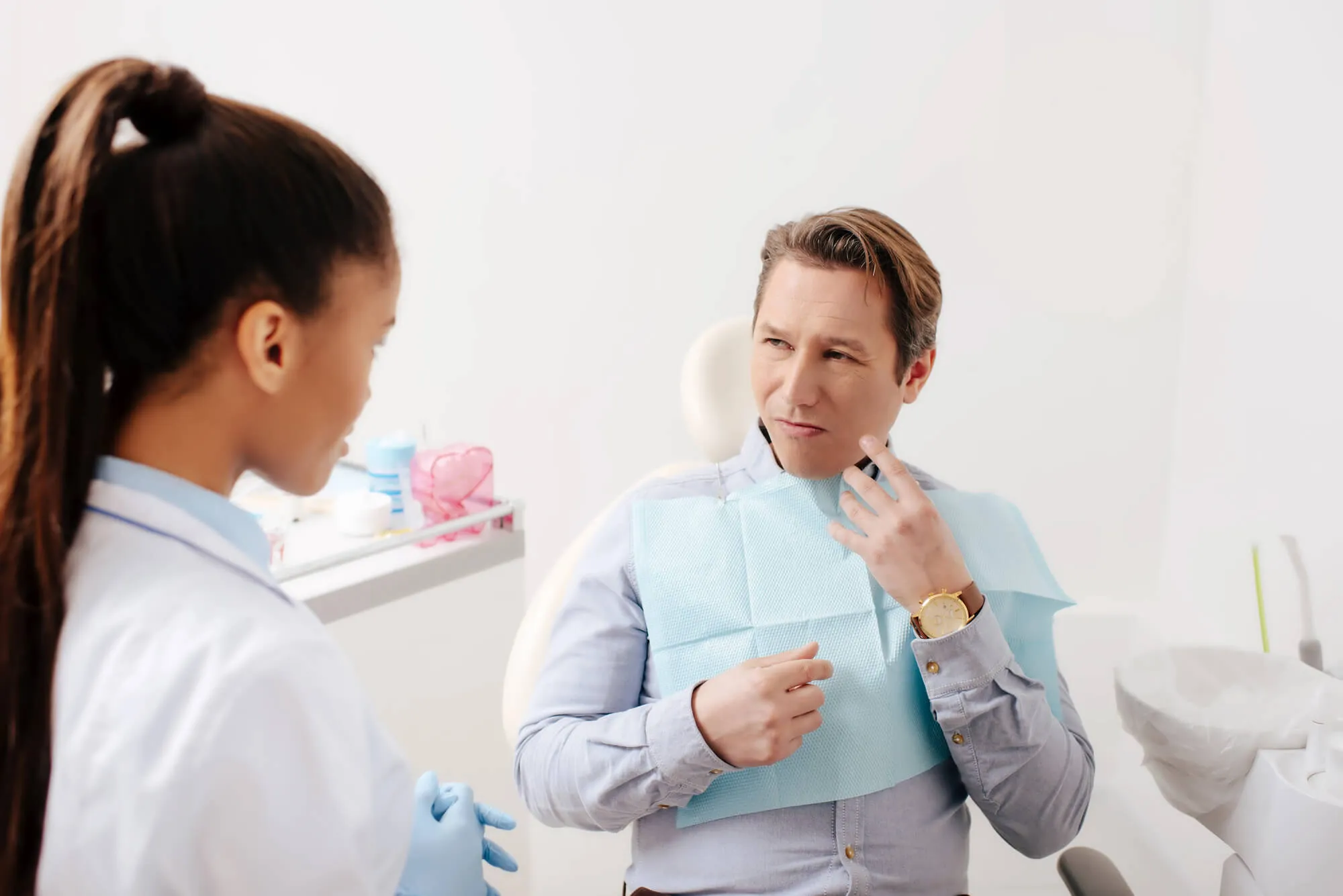 patient-talking-to-an-emergency-dentist-pembroke-pines