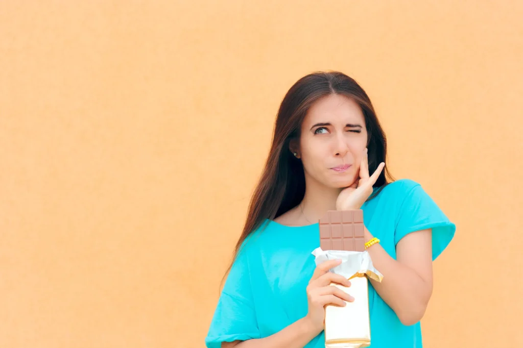 woman in pain needs to see a dentist in sunrise fl