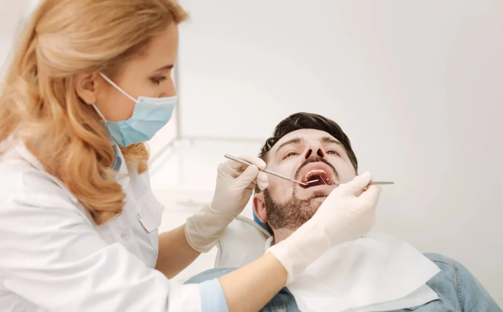 pembroke-pines-preventative-dentist-examining-patients-teeth