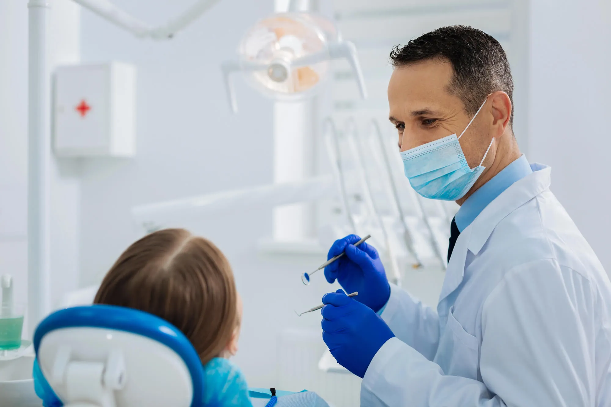 pembroke-pines-preventative-dentist-wearing-a-mask